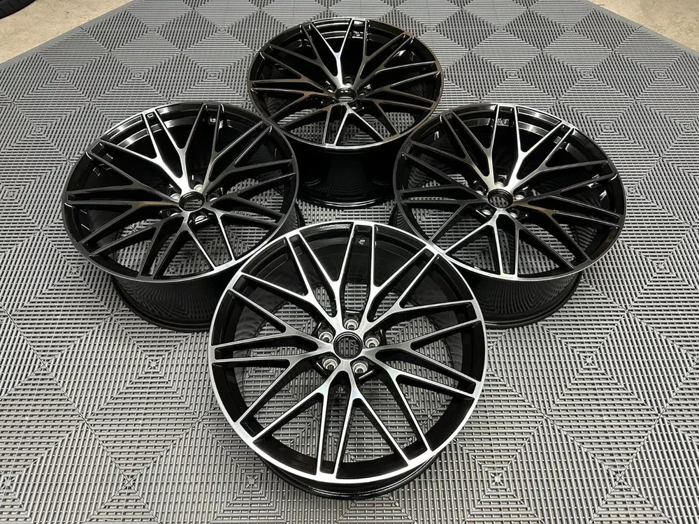 21" x4 New Porsche Macan Spyder Style Alloy Wheels Gloss Black Machined 9J 10J